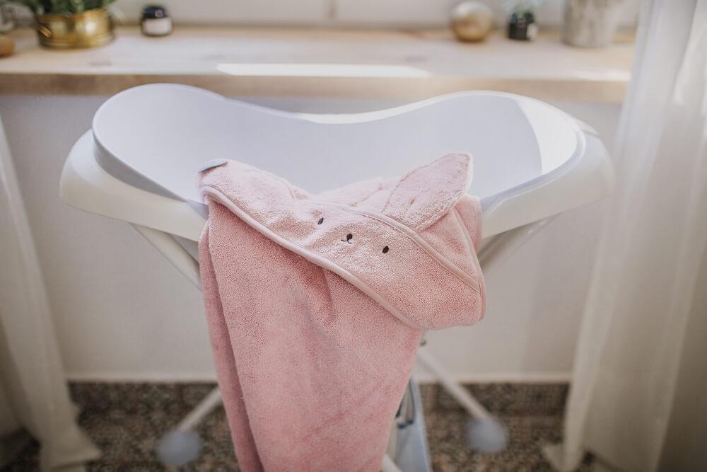 újszülött fürdetése