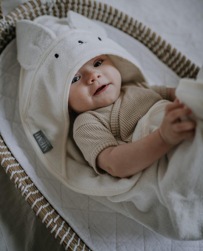 újszülött fürdetése