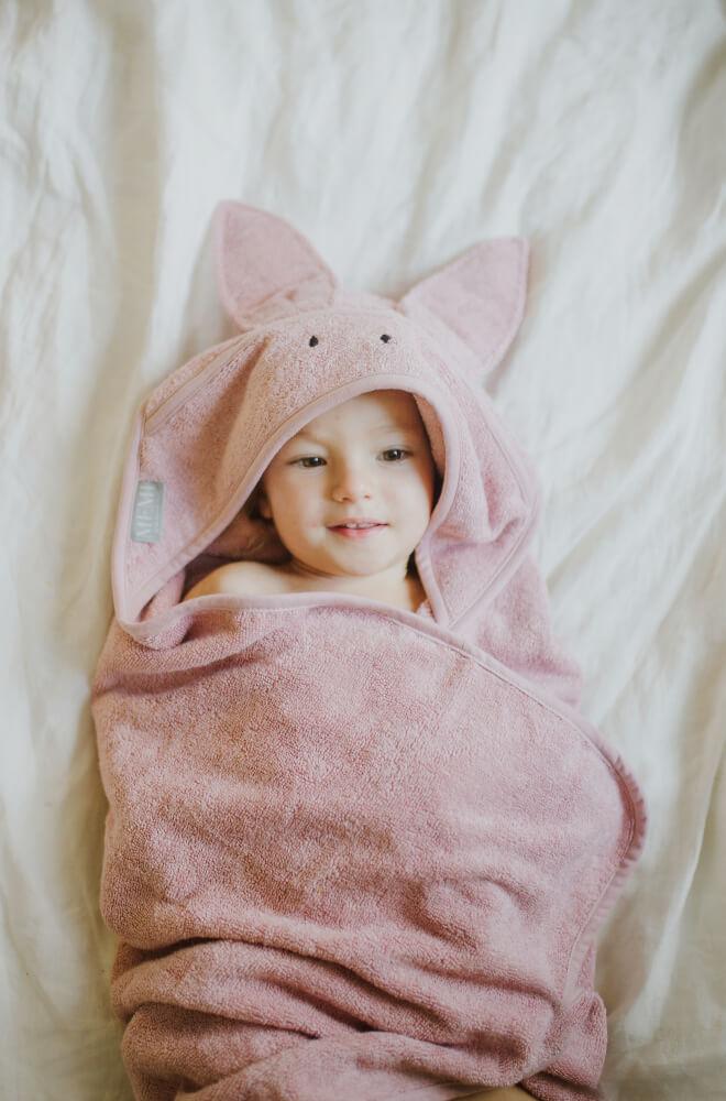 újszülött fürdetése