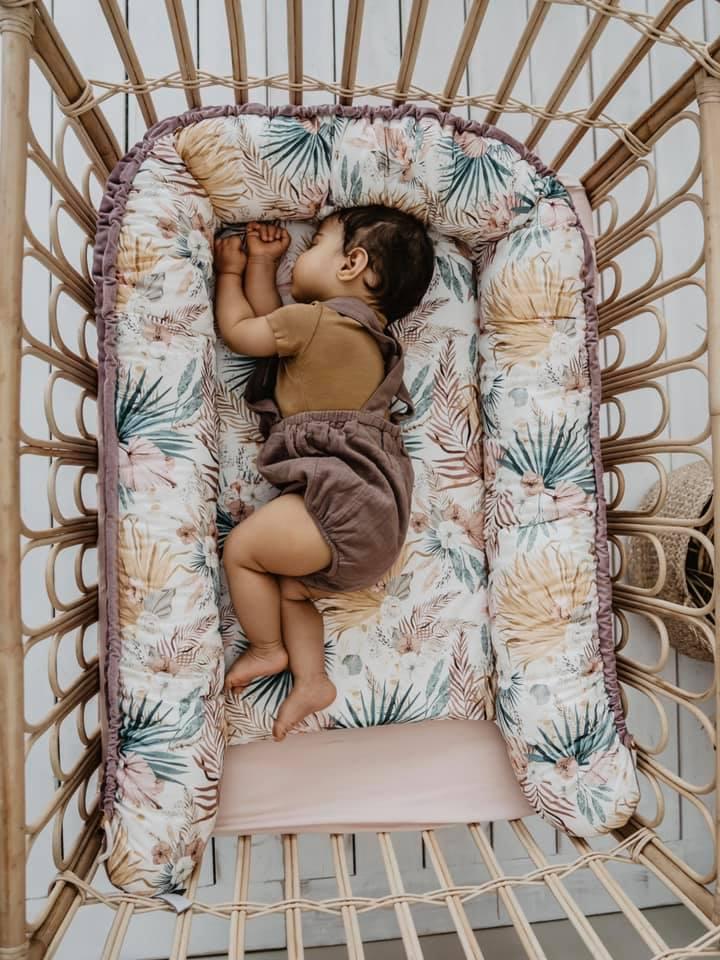 kinyitható babafészek