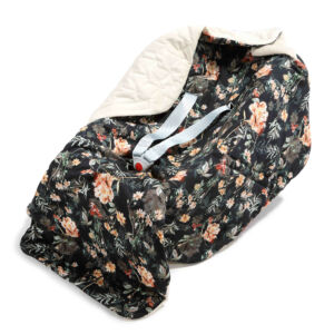 hordozós takaró velvet babakocsi takaró fehér alapon sötét vintage virág mintás