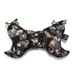 bambusz pillangó párna fekete alapszínnel tavaszi virágzás mintával Blooming Boutique Noir