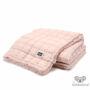 Kép 1/3 - steppelt felnőtt méretű takaró muszlin pamutból púder rózsaszín
