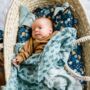 Kép 4/7 - gyűrögethető baba párna csecsemőknek kék színben
